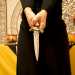 N. afferra l'athame, pugnale dal manico nero con la lama molto appuntita